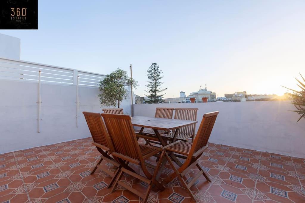 Beautiful, Typical Maltese 4Br Home With Roof Top By 360 Estates สลีมา ภายนอก รูปภาพ