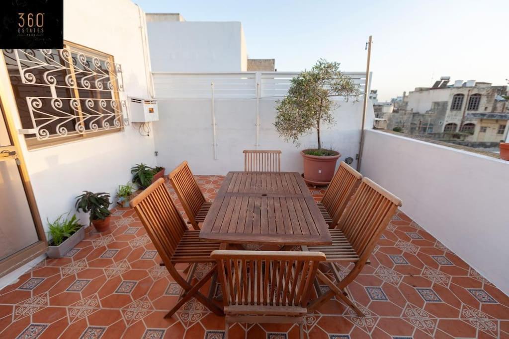 Beautiful, Typical Maltese 4Br Home With Roof Top By 360 Estates สลีมา ภายนอก รูปภาพ