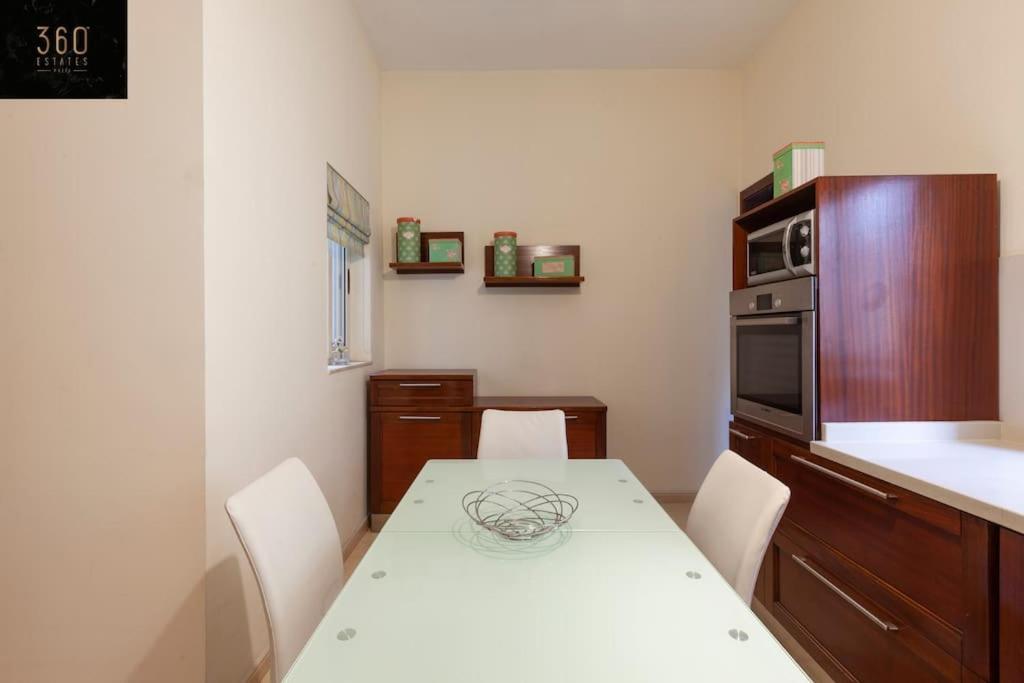 Beautiful, Typical Maltese 4Br Home With Roof Top By 360 Estates สลีมา ภายนอก รูปภาพ
