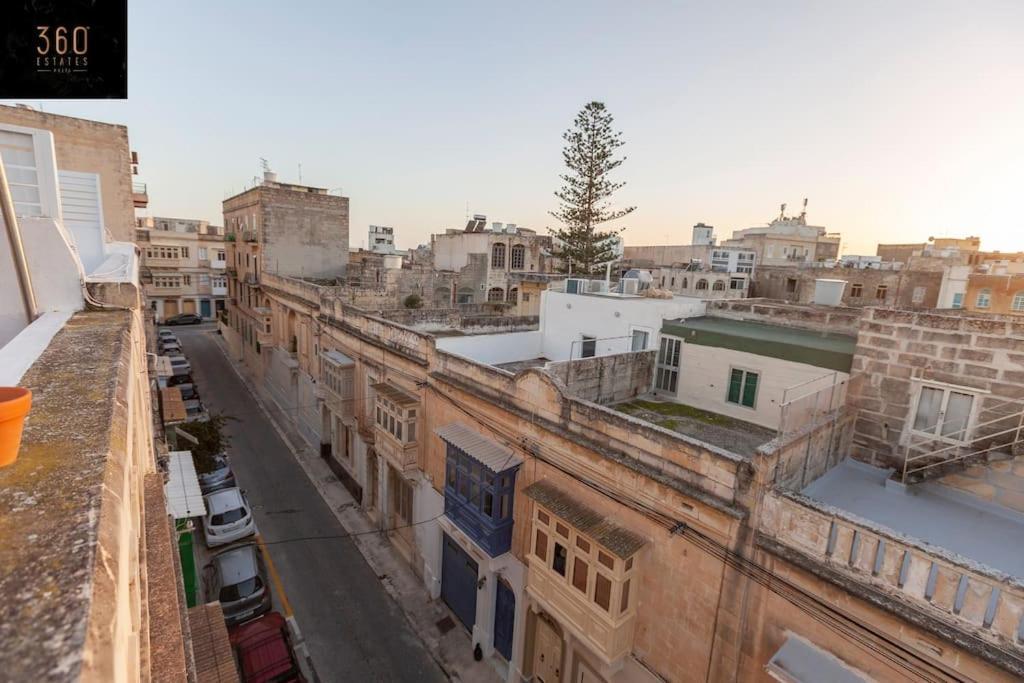 Beautiful, Typical Maltese 4Br Home With Roof Top By 360 Estates สลีมา ภายนอก รูปภาพ
