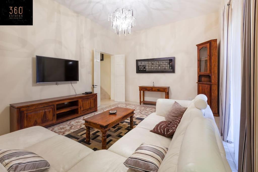 Beautiful, Typical Maltese 4Br Home With Roof Top By 360 Estates สลีมา ภายนอก รูปภาพ