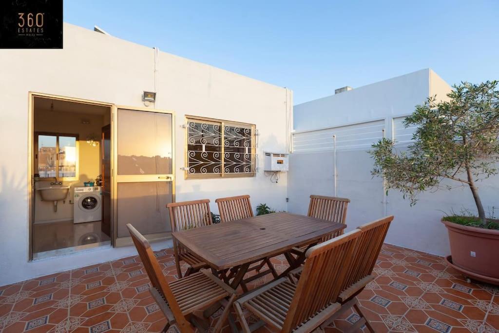 Beautiful, Typical Maltese 4Br Home With Roof Top By 360 Estates สลีมา ภายนอก รูปภาพ