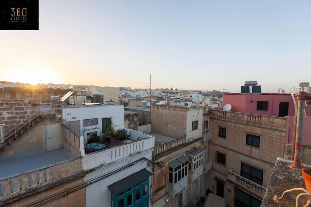 Beautiful, Typical Maltese 4Br Home With Roof Top By 360 Estates สลีมา ภายนอก รูปภาพ
